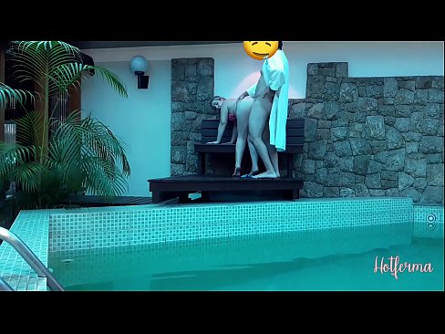 ❤️ Inaanyayahan ni Boss ang kasambahay sa pool, ngunit hindi napigilan ang init ❤ Porno sa amin ❌️